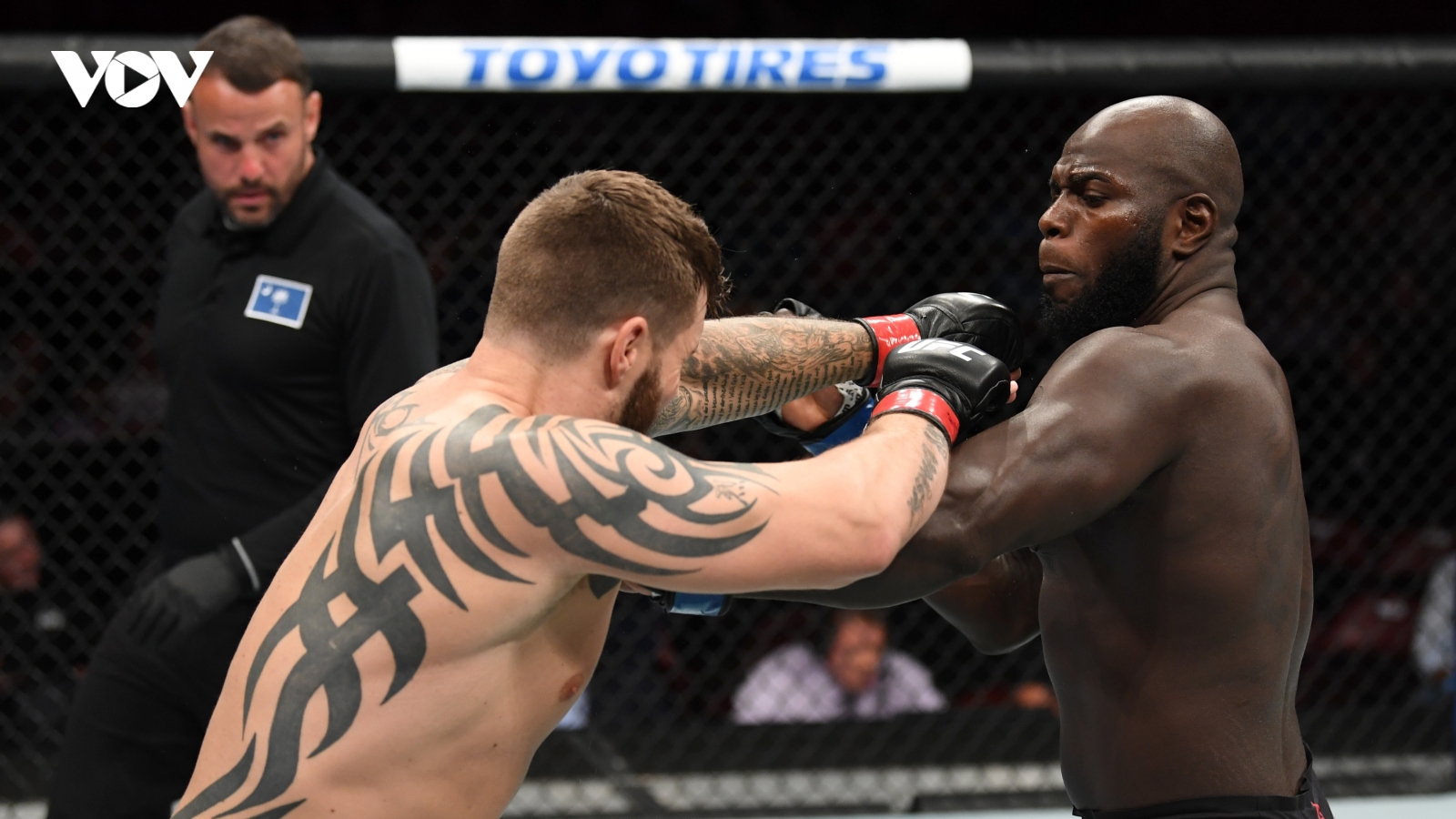 VIDEO: Võ sĩ UFC đấm knock-out đối thủ chỉ sau 9 giây