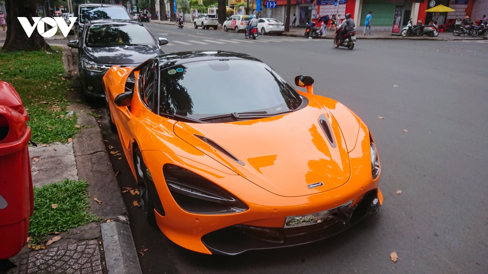 Cận cảnh McLaren 720S Spider hơn 20 tỷ của ca sĩ Đoàn Di Băng