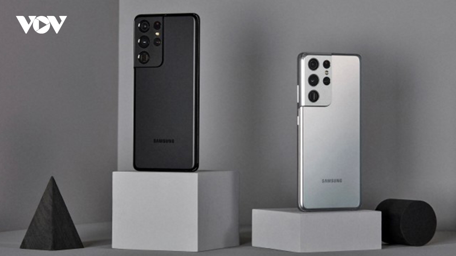 Samsung trình làng loạt Galaxy S21 thách thức iPhone 12