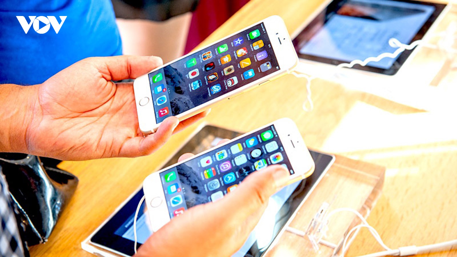Apple tiếp tục tung bản cập nhật iOS cho iPhone đời cũ
