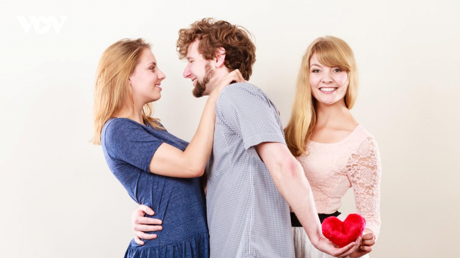 Làm gì khi có tình cảm với hai người cùng một lúc?