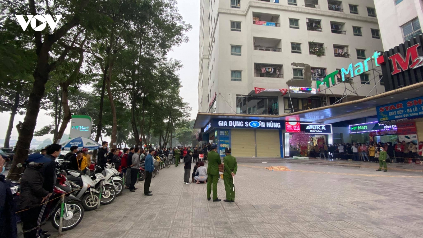 Người đàn ông tử vong khi rơi từ tầng 15 chung cư Linh Đàm