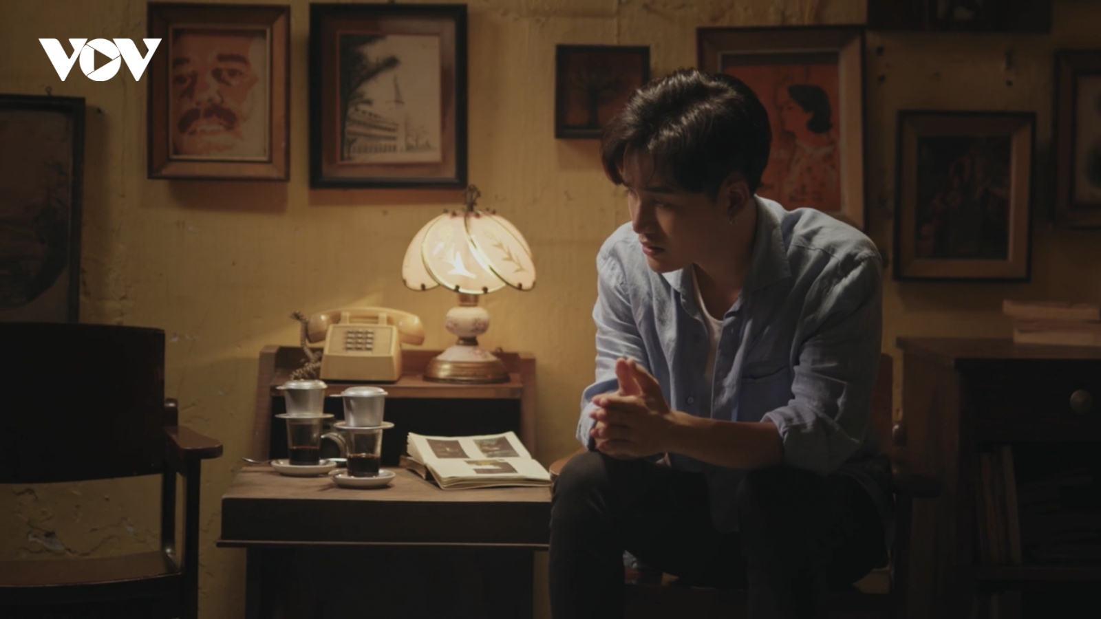 Ali Hoàng Dương xúc động viết thư tay gửi cha trong mv nhạc phim “Bố già"