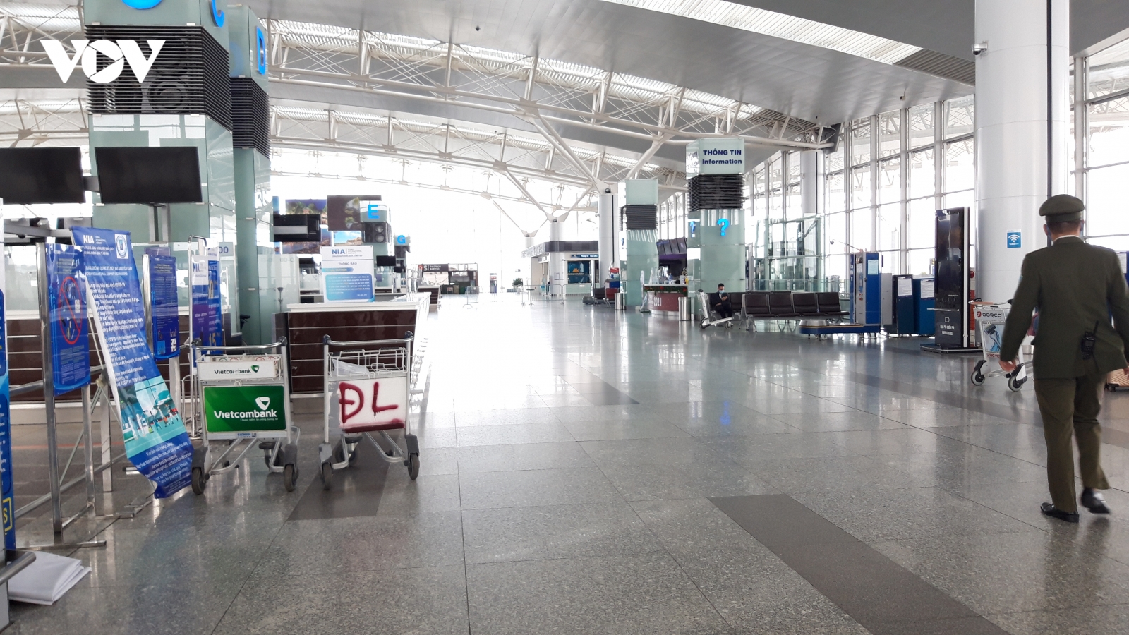 Sân bay nội địa, quốc tế lại đìu hiu vì Covid-19