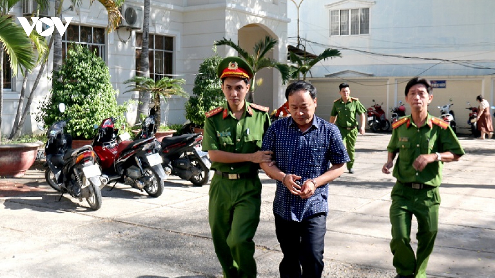 Bắt 5 cán bộ ở Phan Thiết vì sai phạm đất đai