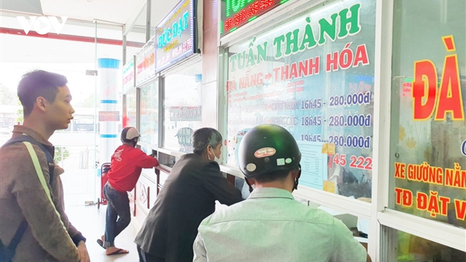 Vé tàu xe Tết ở miền Trung: Khách thảnh thơi, nhà xe bận rộn mời chào