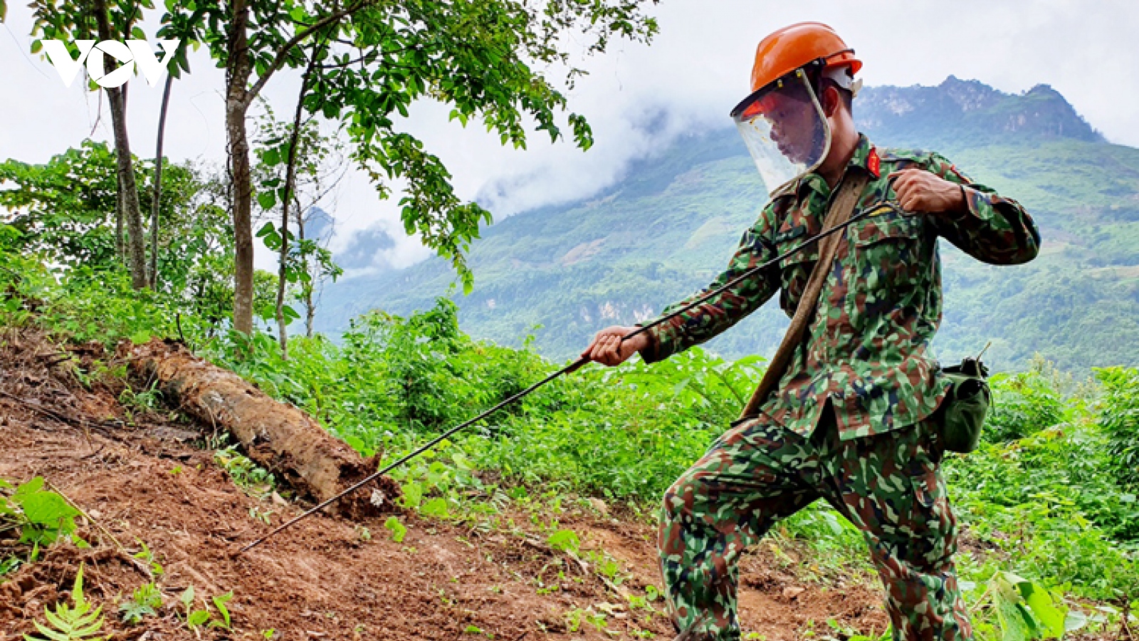 Chuyện những người đi làm sạch đất trên biên giới Hà Giang