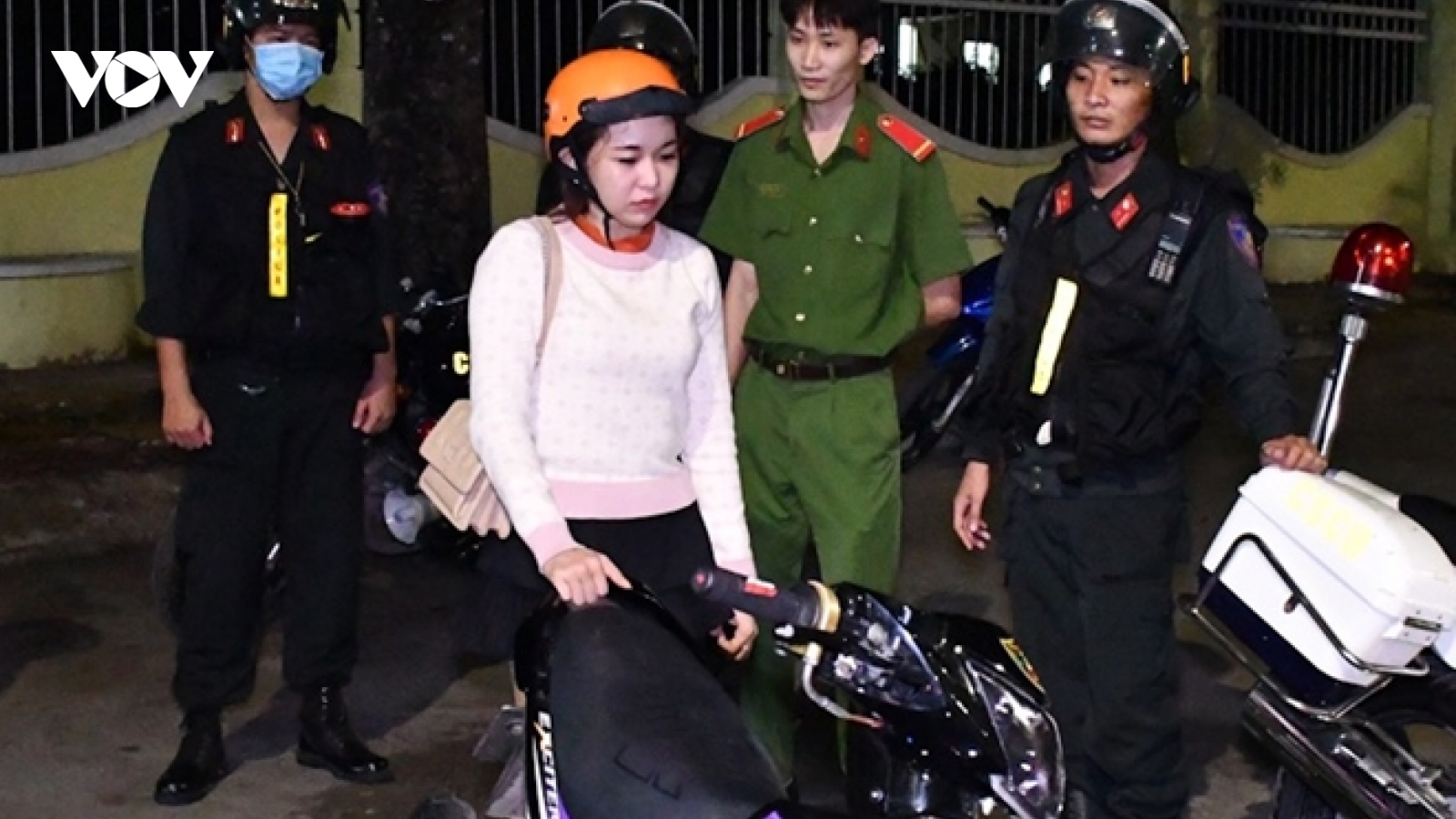 Cô gái "xinh như hoa" vận chuyển ma túy