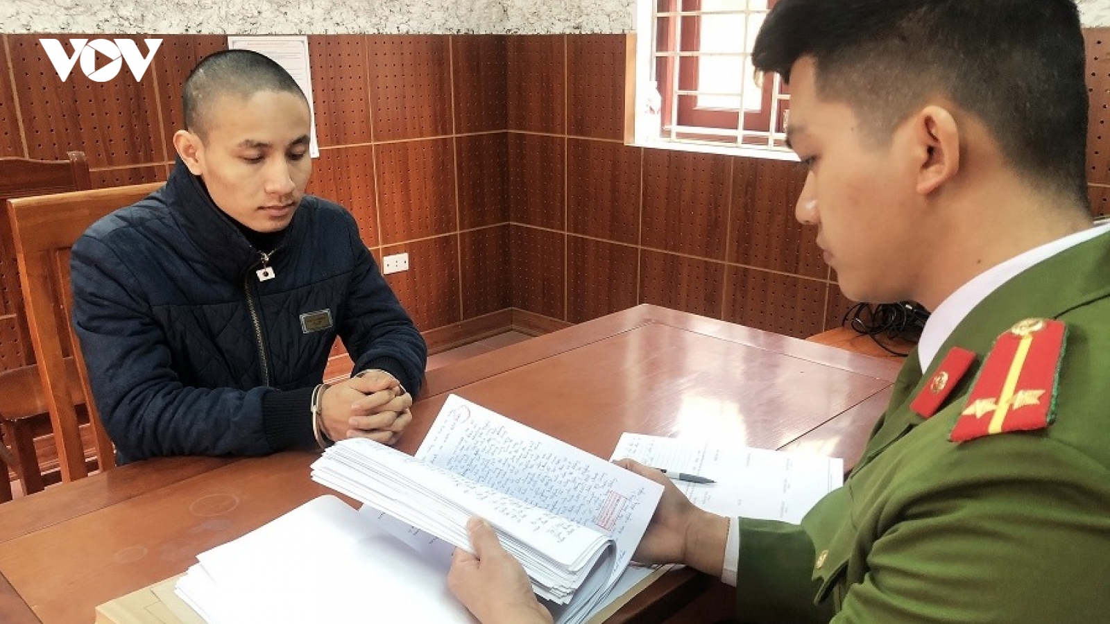 Cầm cố xe máy của chị gái để lấy tiền "chơi" ma túy