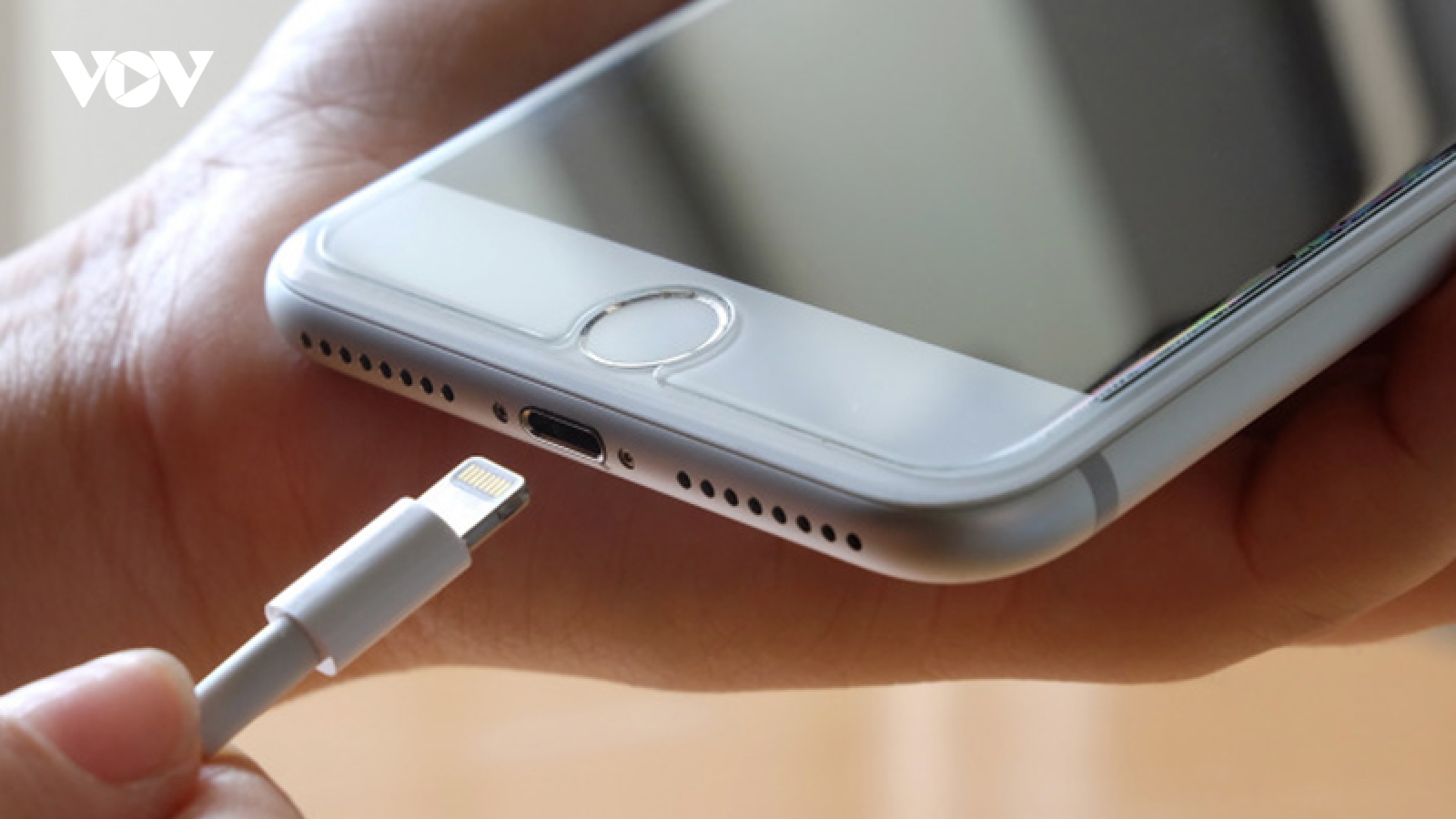 Cách nhận biết xem pin iPhone đã được sạc lại bao nhiêu lần