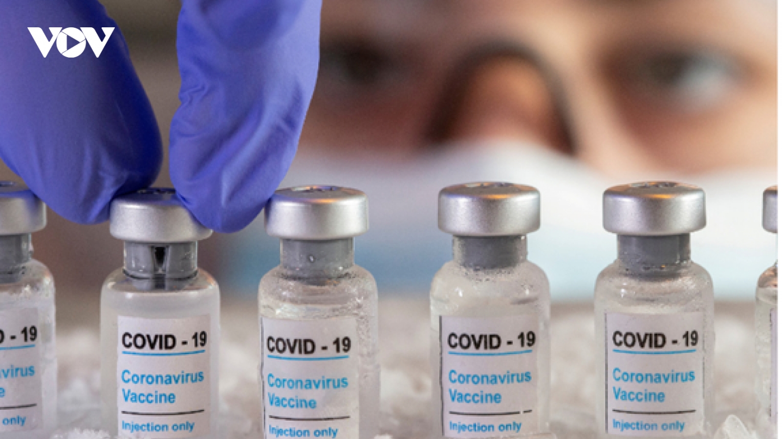 Ba Lan đền tiền cho người tiêm vaccine Covid-19 nếu có tác dụng phụ