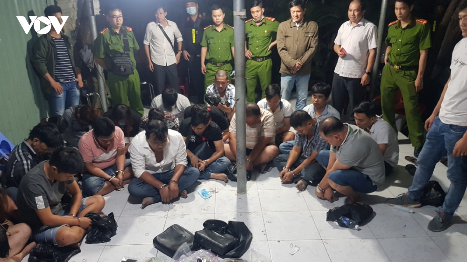 Triệt phá tụ điểm đánh bạc quy mô lớn trong bãi xe