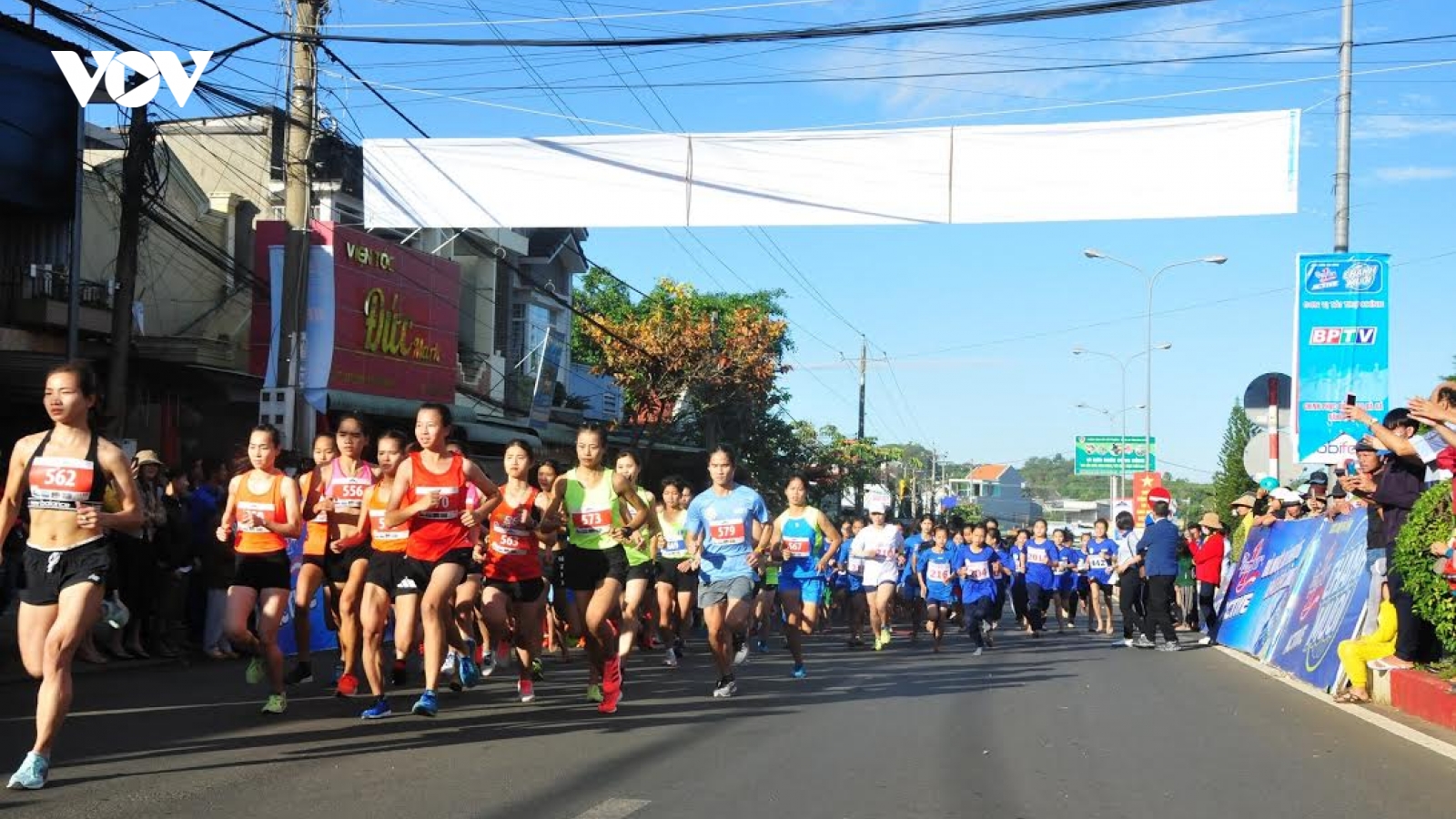 Gần 1.500 vận động viên chinh phục đỉnh núi Bà Rá cùng Number 1 Active