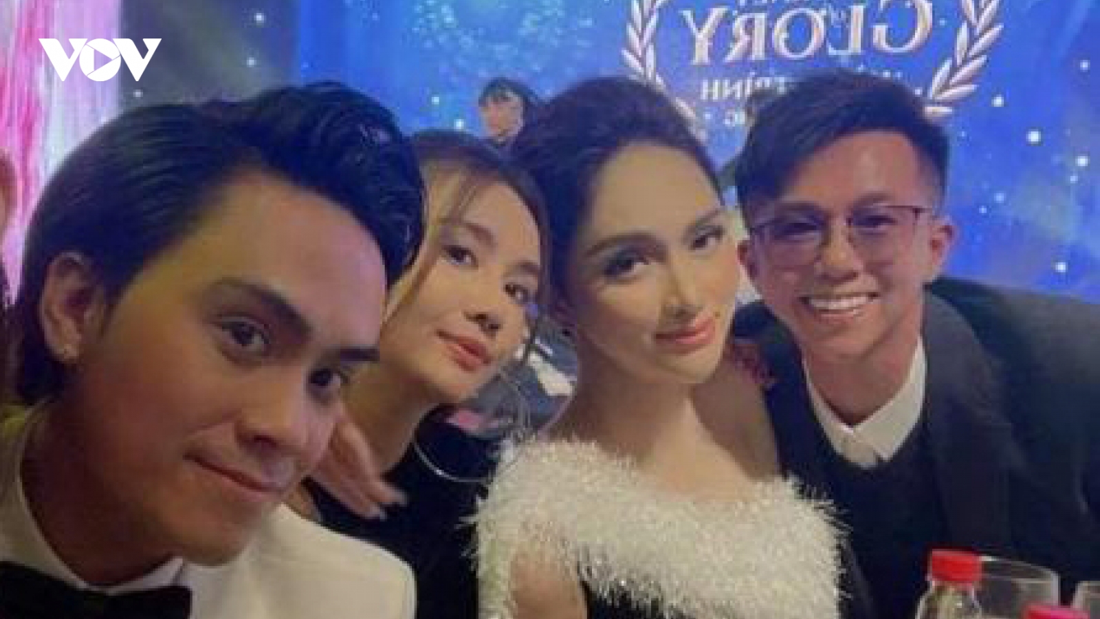 Chuyện showbiz: Hoa hậu Hương Giang tình tứ sánh đôi bên bạn trai CEO sau khi bị tố vô ơn