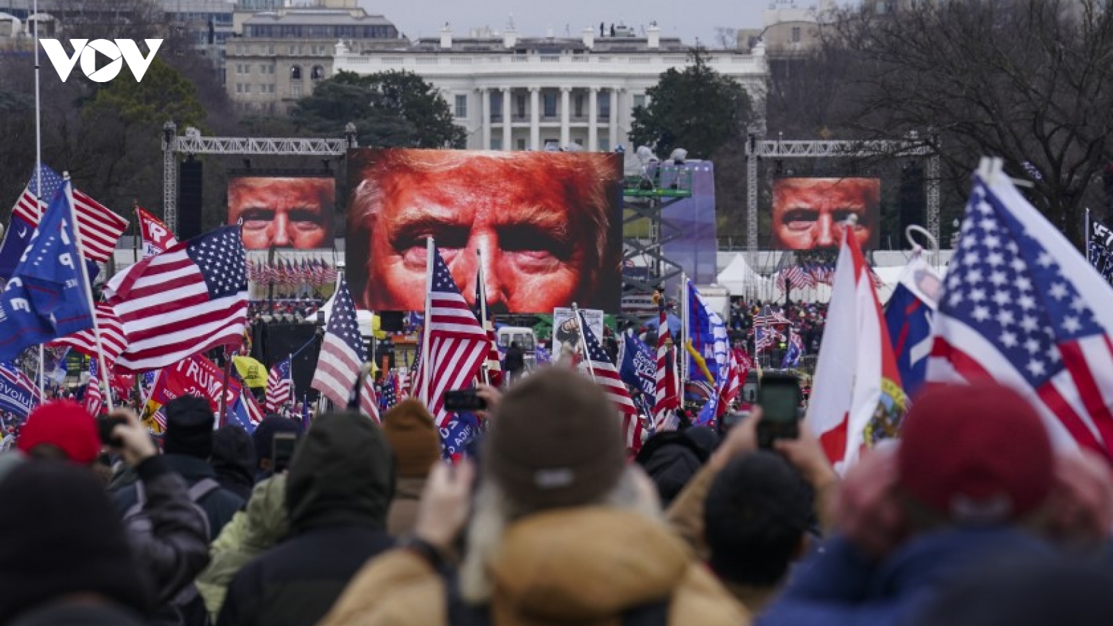 Theo bước Facebook và Twitter, Instagram tạm khóa tài khoản của Tổng thống Donald Trump