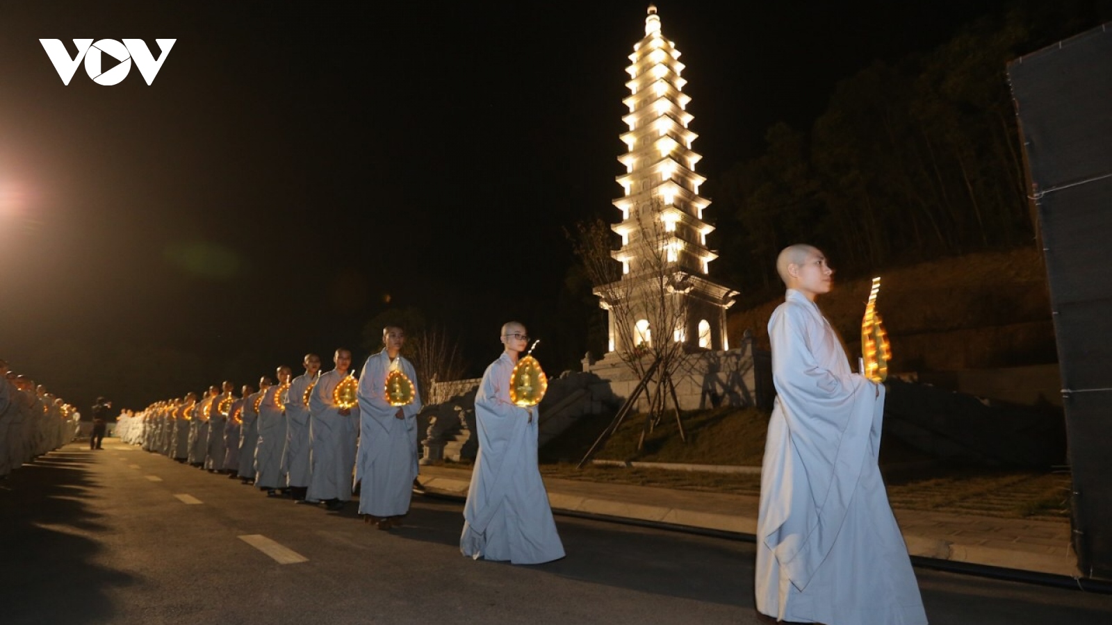 Lung linh ngày Phật thành đạo tại Học viện Phật giáo Việt Nam