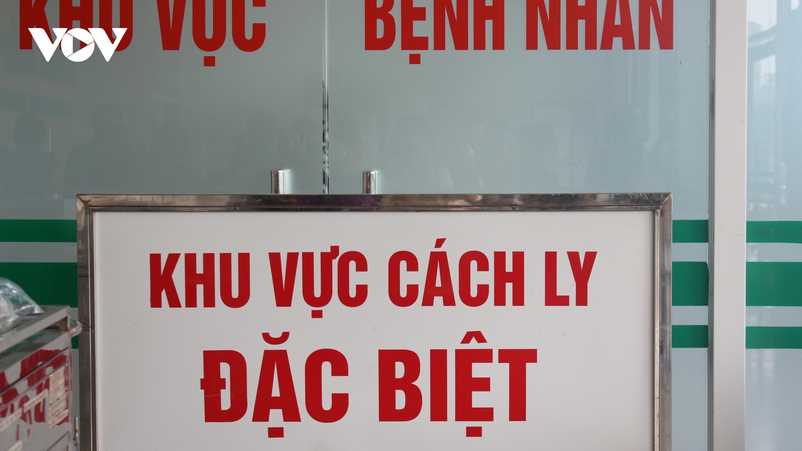 Thêm 8 ca mắc nhập cảnh vào Việt Nam mắc COVID-19