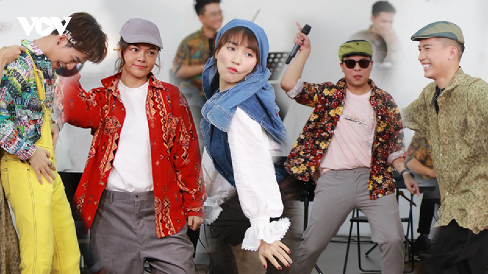 Phạm Quỳnh Anh, Hoà Minzy song ca khoe giọng trong loạt hit Vpop những năm 2000