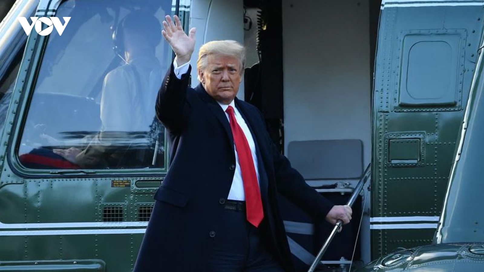 Tỷ lệ ủng hộ ông Trump tăng trở lại sau 8 ngày rời Nhà Trắng