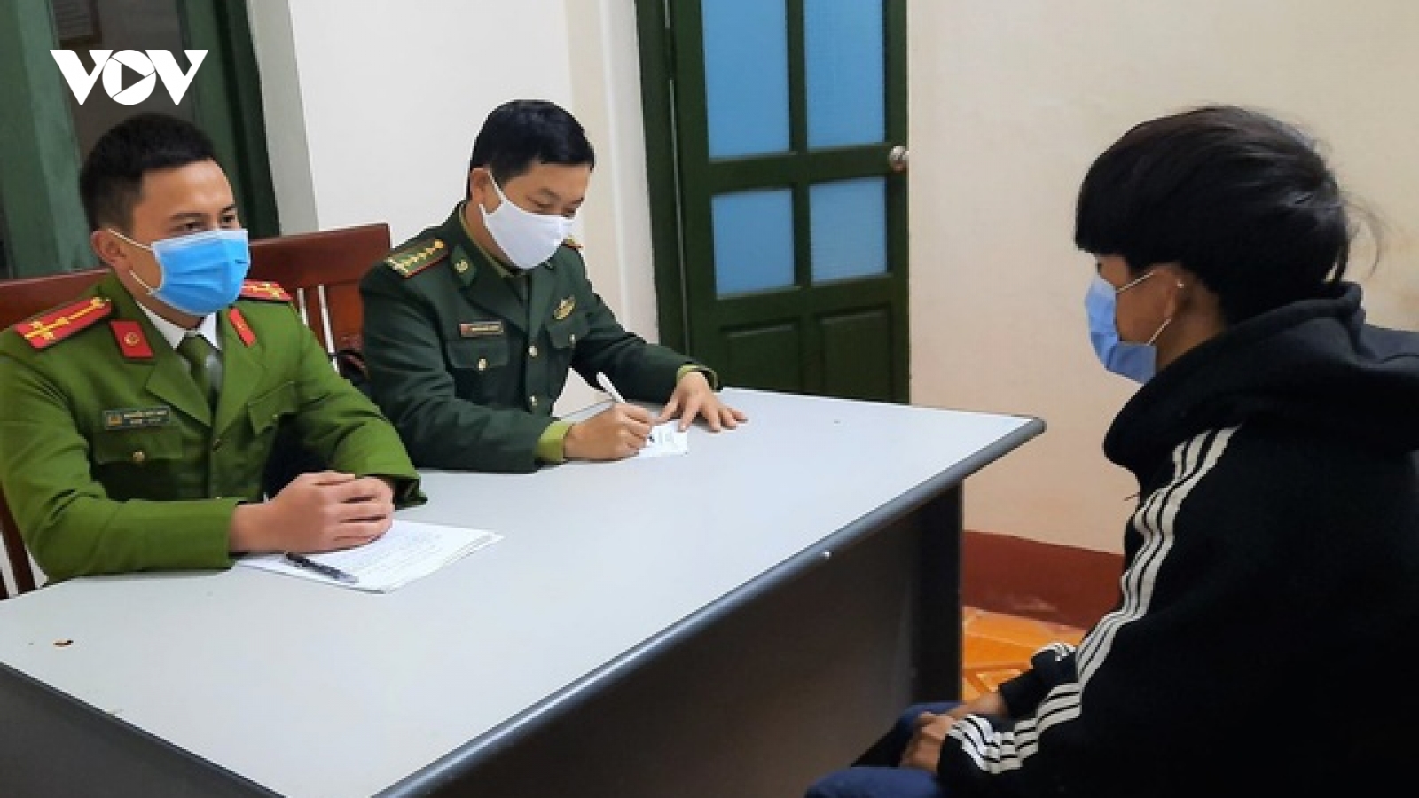 Đối tượng bị truy nã sa lưới khi nhập cảnh trái phép