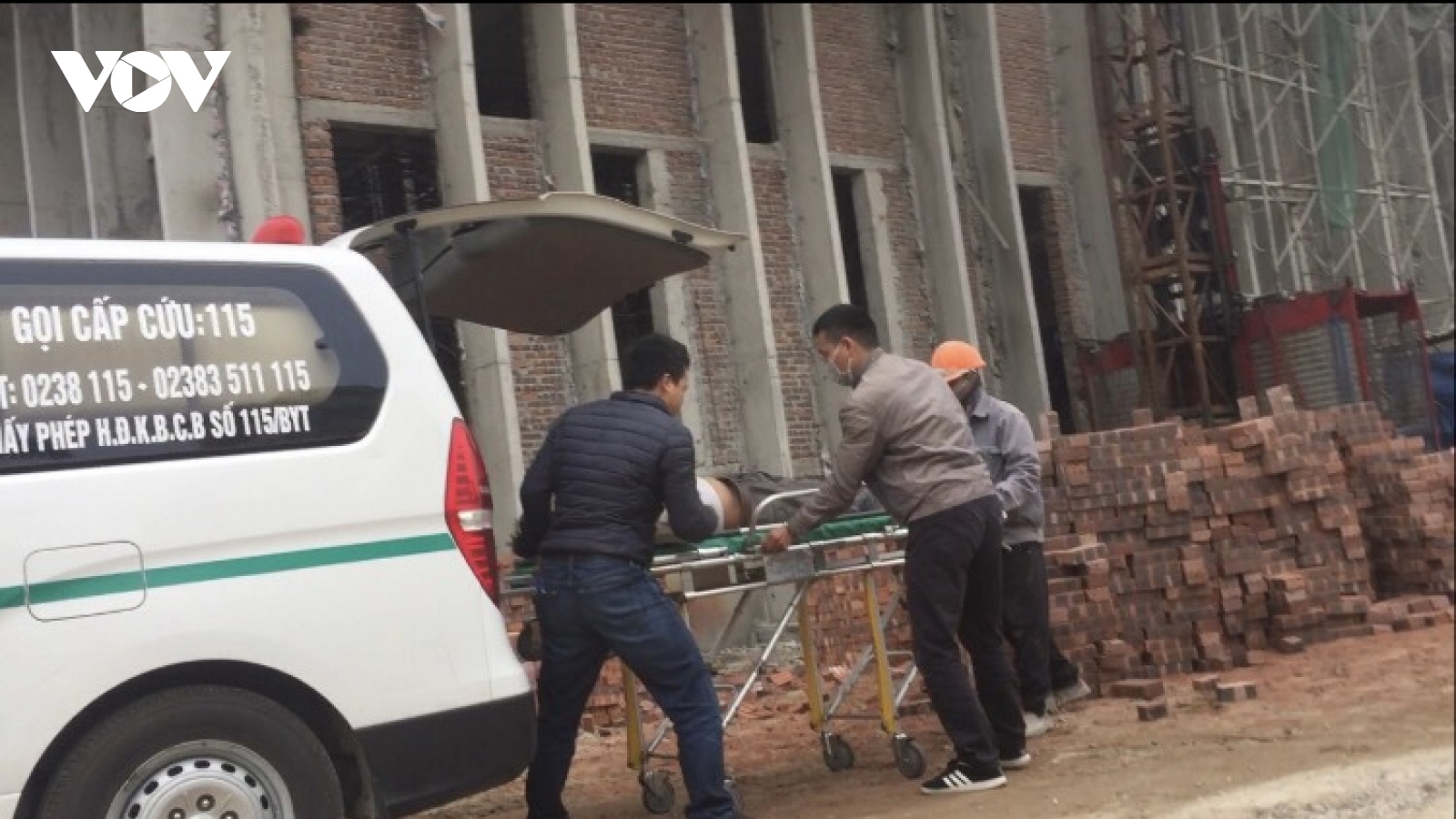 Vụ thang tời rơi từ tầng 3 ở Nghệ An: Một nạn nhân đã tử vong