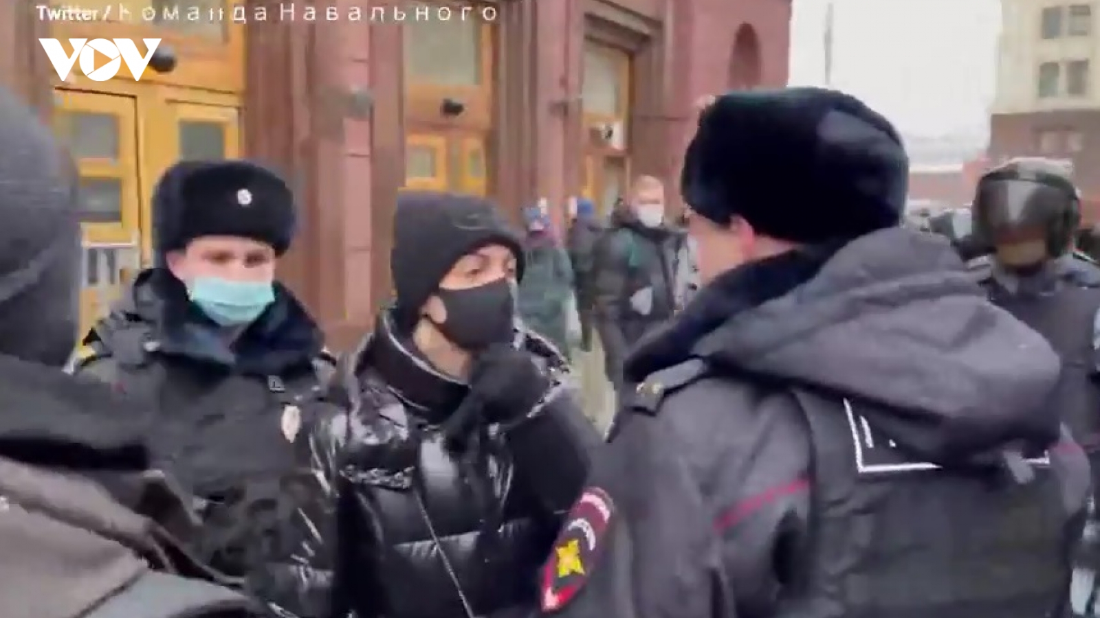 Cảnh sát Nga bắt vợ của thủ lĩnh đối lập Navalny ngay trên đường phố Moscow