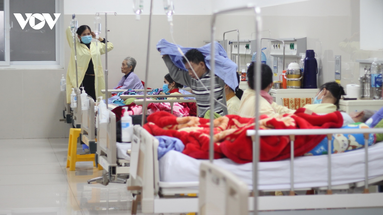 Trời rét đậm, người già và trẻ em ở Quảng Bình nhập viện tăng đột biến