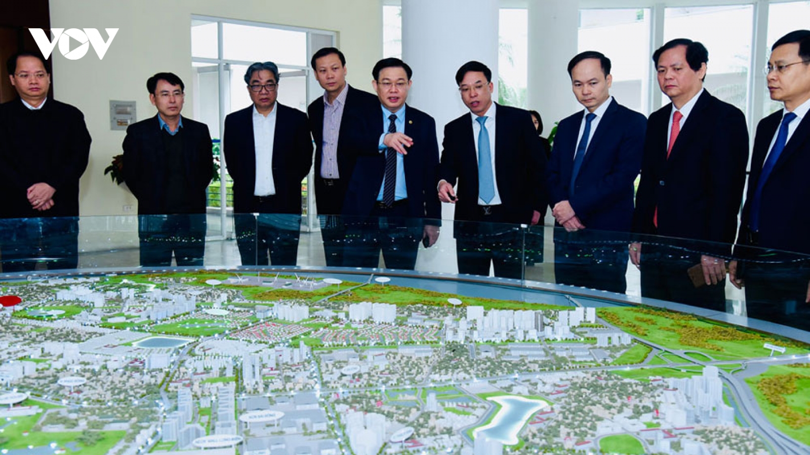 Bí thư Thành ủy Hà Nội: Tìm giải pháp để quận Long Biên phát triển bứt phá hơn