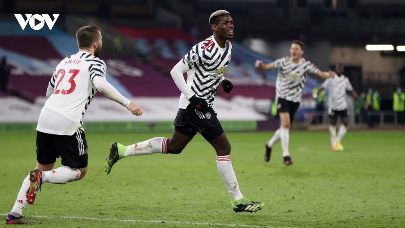 Pogba ghi bàn đưa MU lên đỉnh BXH Ngoại hạng Anh 