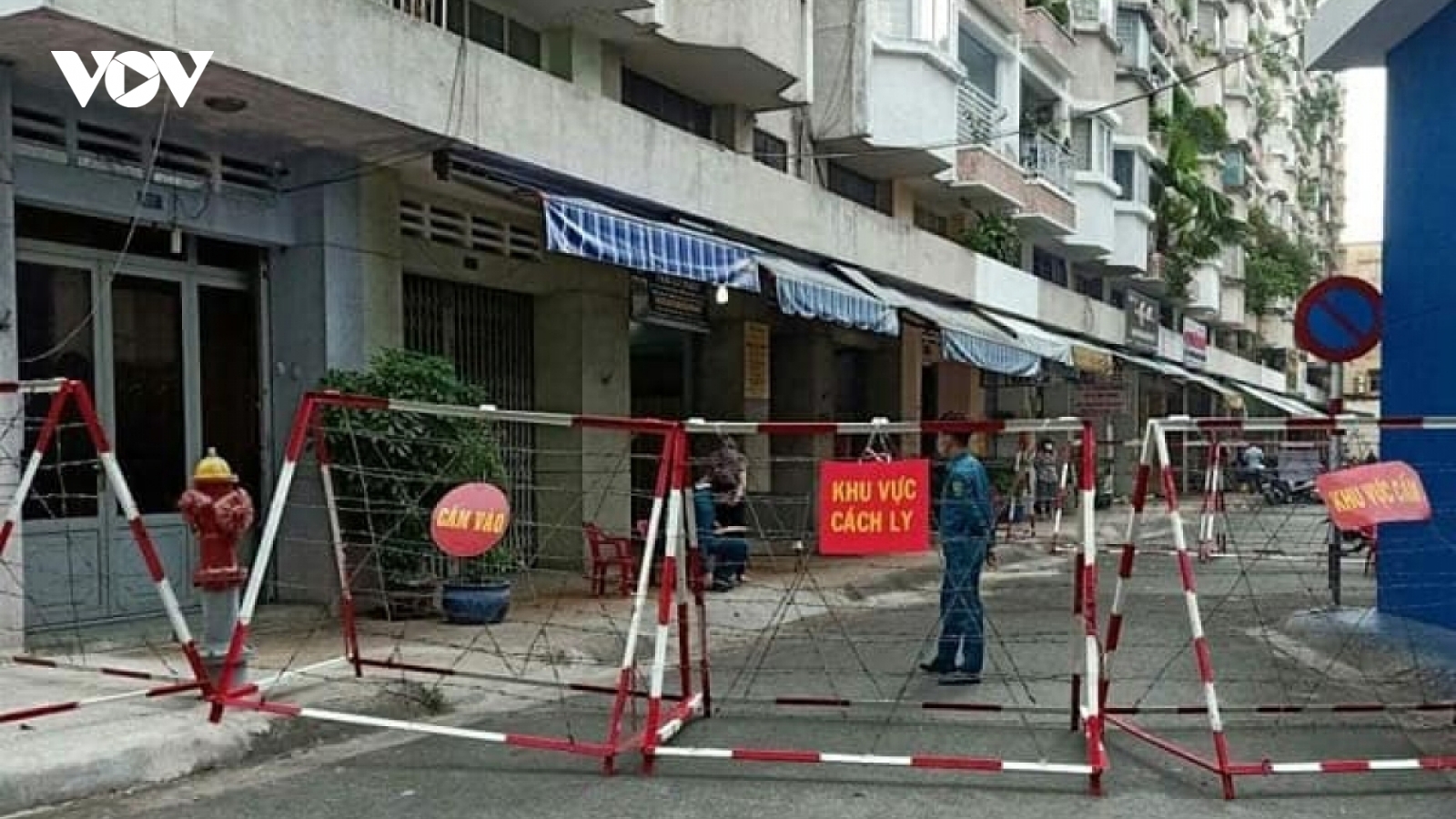 93 người tiếp xúc với BN1451 và 1453 âm tính lần thứ 3 với SARS-CoV-2