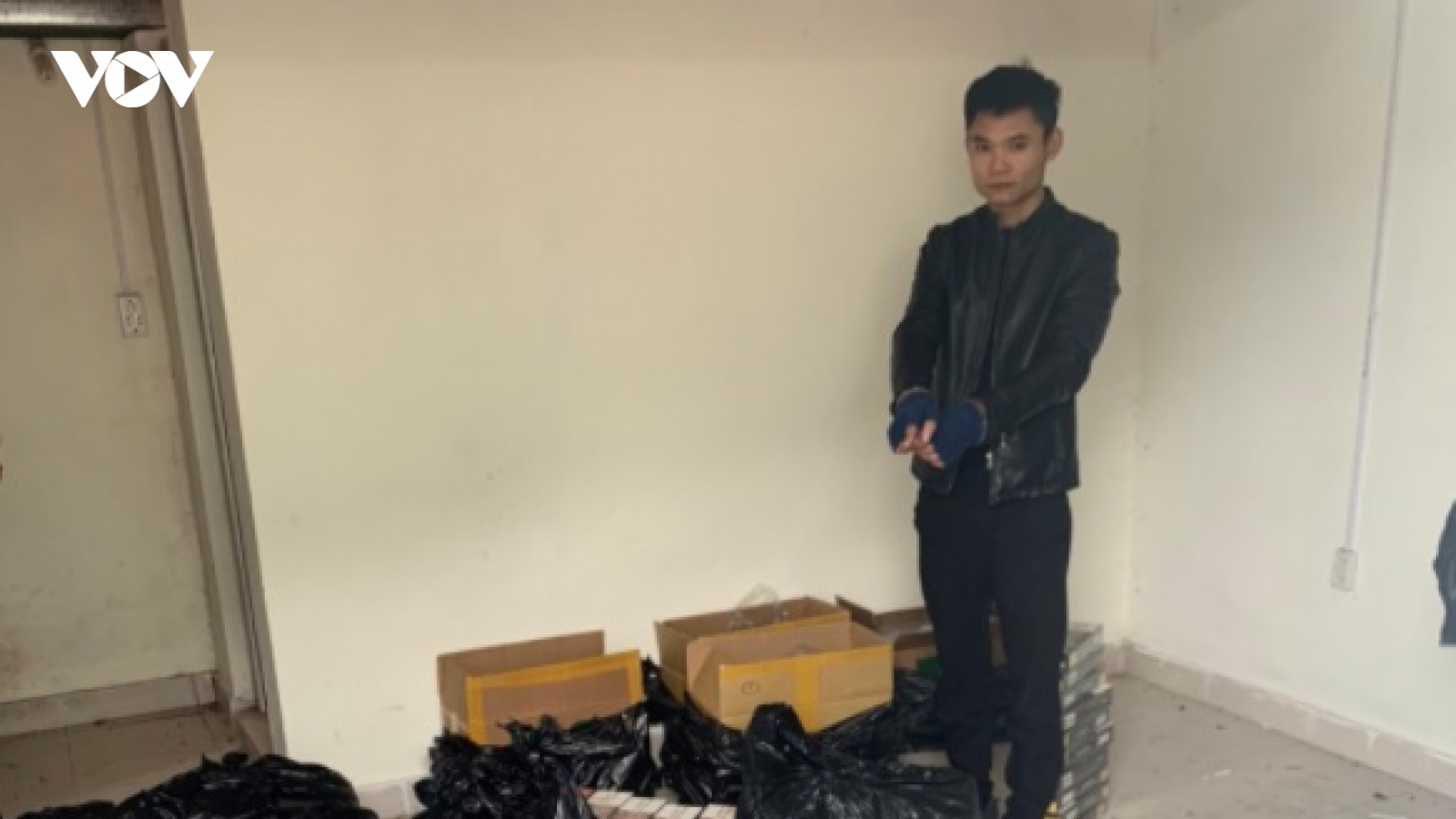 Tạm giữ 4 đối tượng buôn bán hàng cấm ở Quảng Ninh