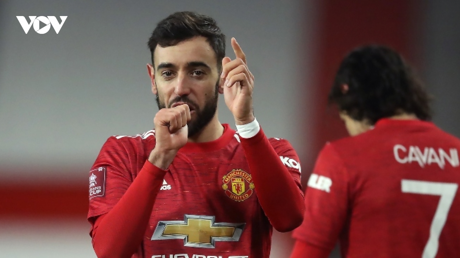 Cavani mách nước để Bruno Fernandes sút phạt tung lưới Liverpool
