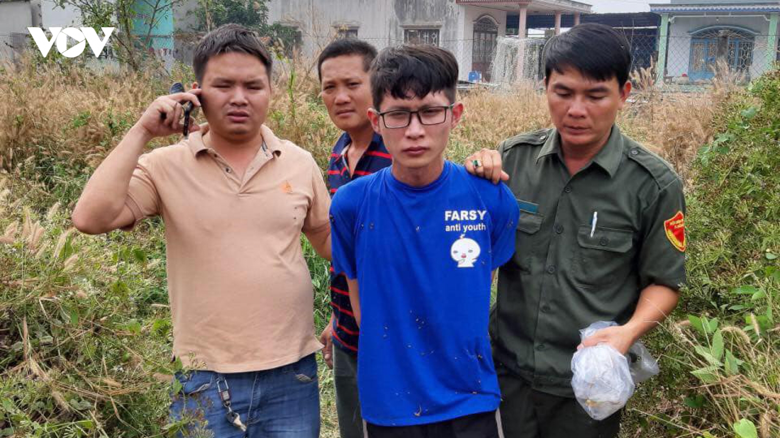 Bắt nóng đối tượng cướp giật dây chuyền tại tiệm vàng ở Bình Dương