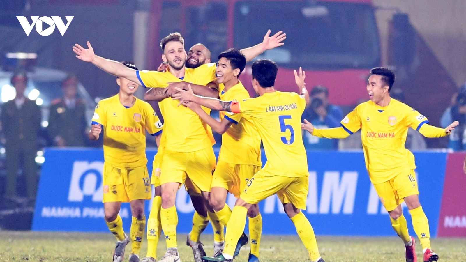 Nam Định “đè bẹp” Hà Nội FC: Khi Thiên Trường trở thành Thiên Đường