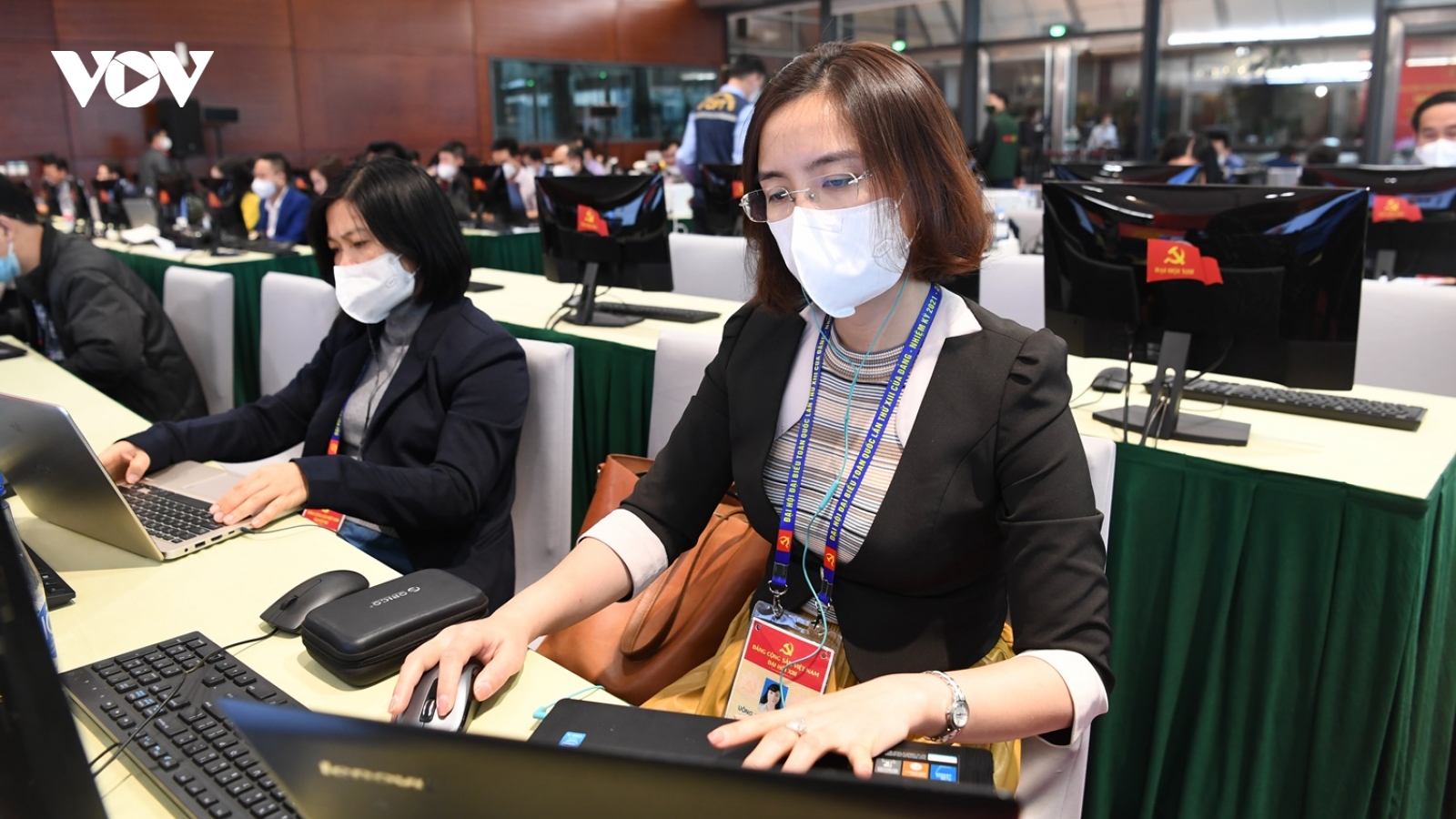 Phóng viên tại Đại hội Đảng XIII thực hiện nghiêm biện pháp phòng, chống COVID-19