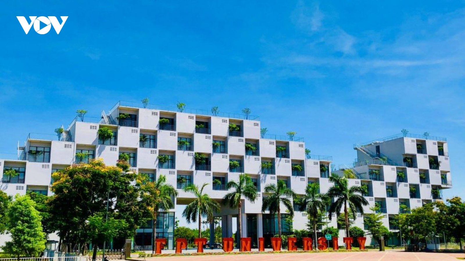 1 sinh viên mắc Covid-19, ĐH FPT yêu cầu toàn trường ngưng di chuyển, tự cách ly