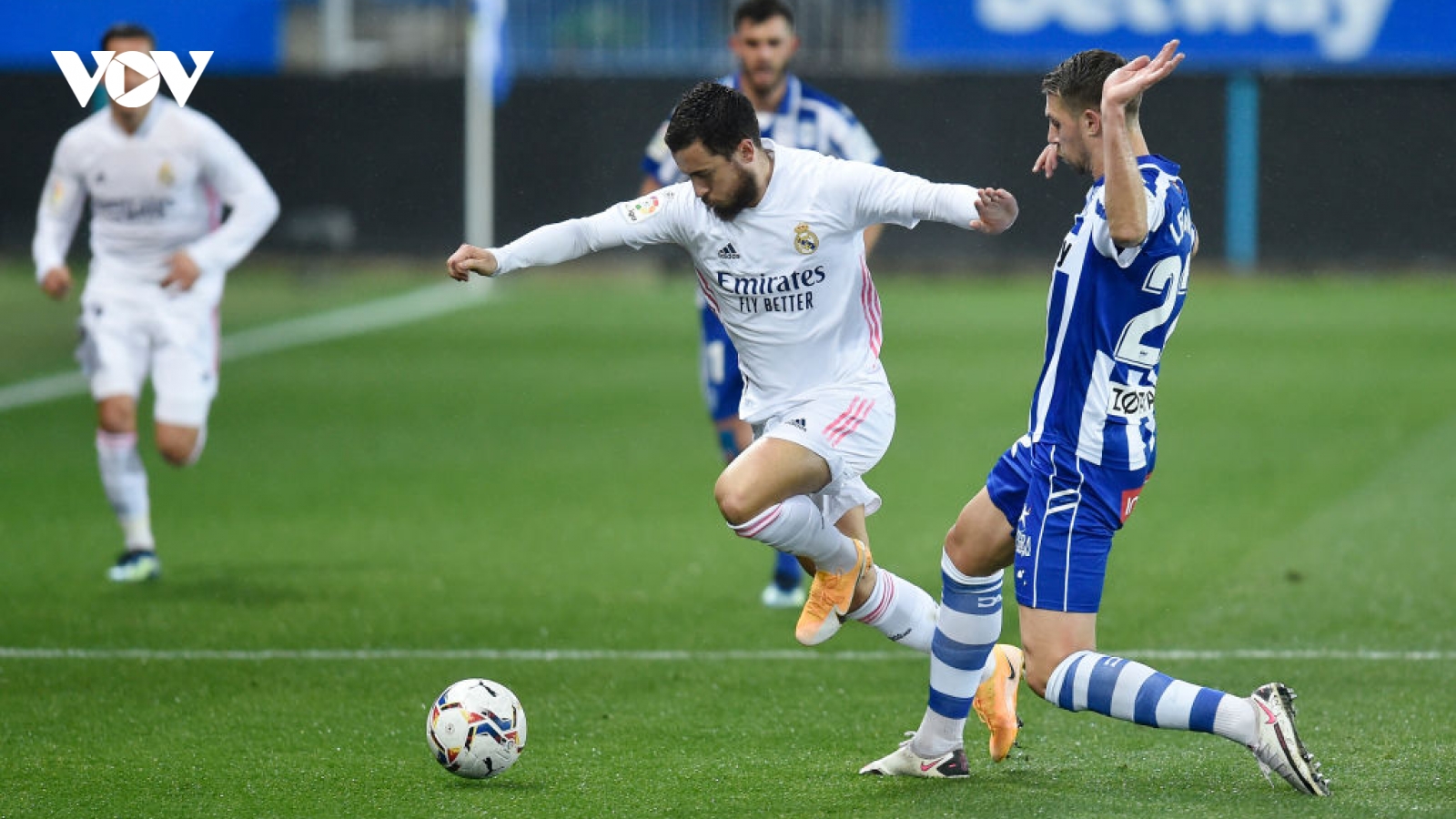 Hazard ghi bàn trở lại sau 2 tháng, Real Madrid thắng đậm Alaves