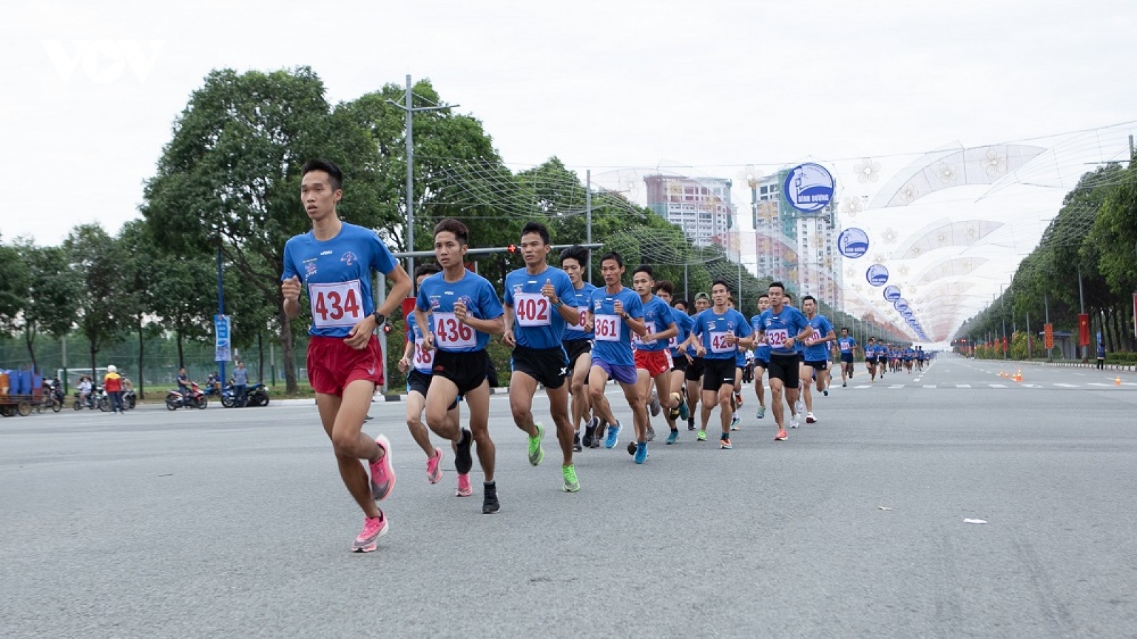 Number 1 Active và 8000 người tham gia Giải việt dã Chào năm mới 2021