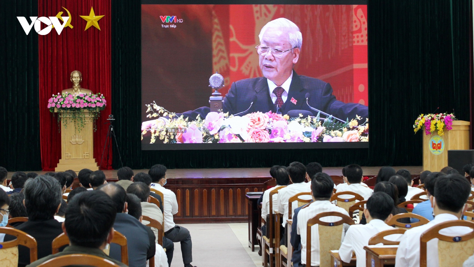 Phấn khởi, tin tưởng khi theo dõi tường thuật phiên khai mạc Đại hội XIII của Đảng