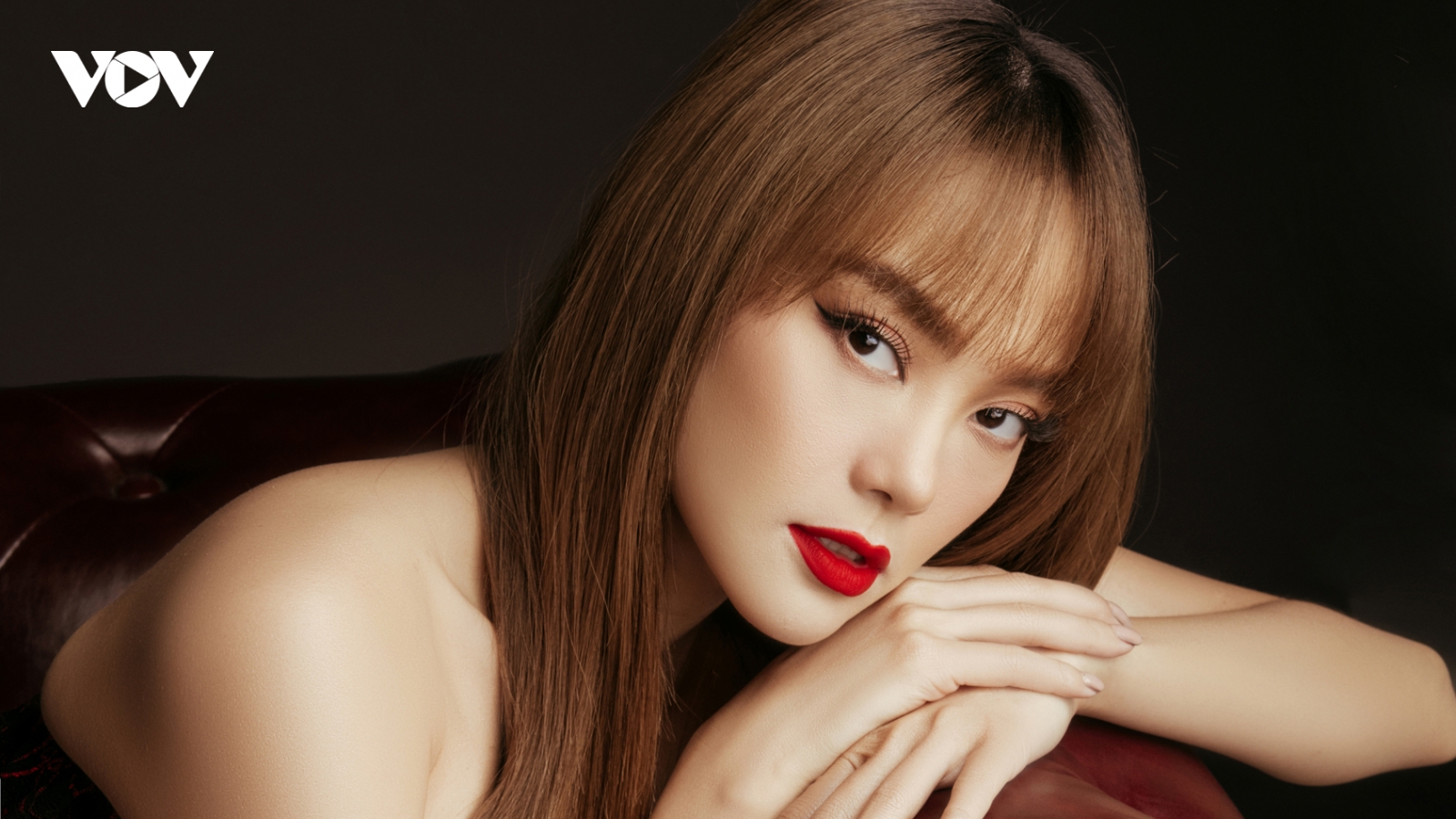Minh Hằng hớp hồn khán giả với trang phục gợi cảm trong tạo hình nhân vật mới