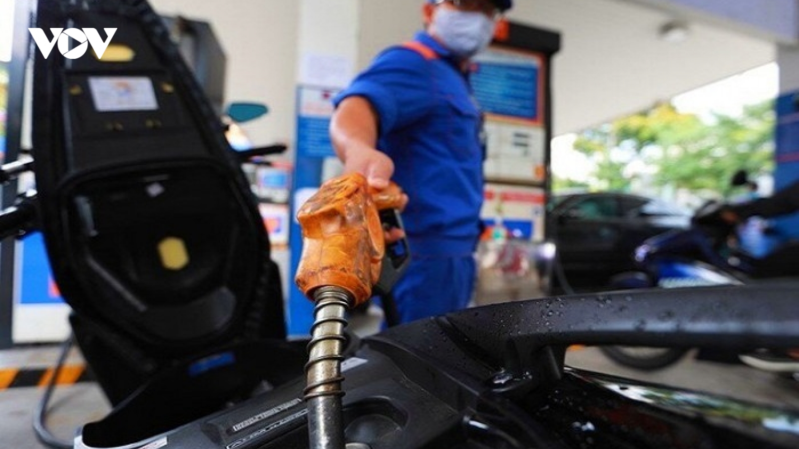 Xăng dầu đồng loạt tăng giá, cao nhất tăng gần 400 đồng/lít