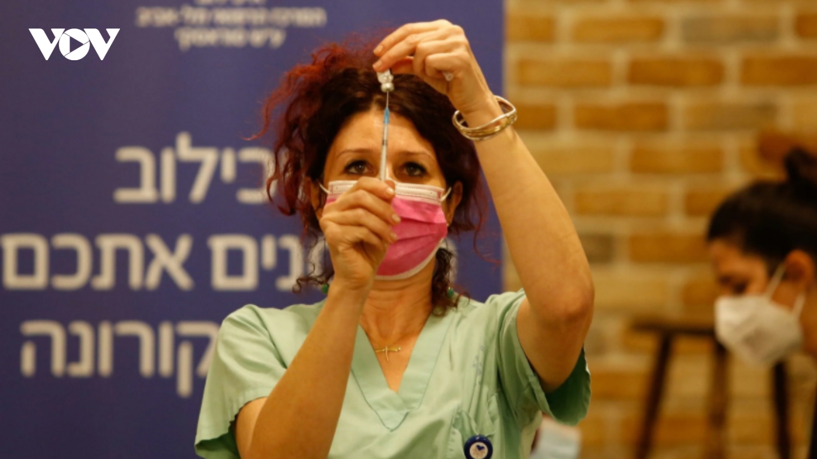 Chưa đầy 2 tuần, hơn 10% dân số Israel được tiêm vaccine ngừa Covid-19