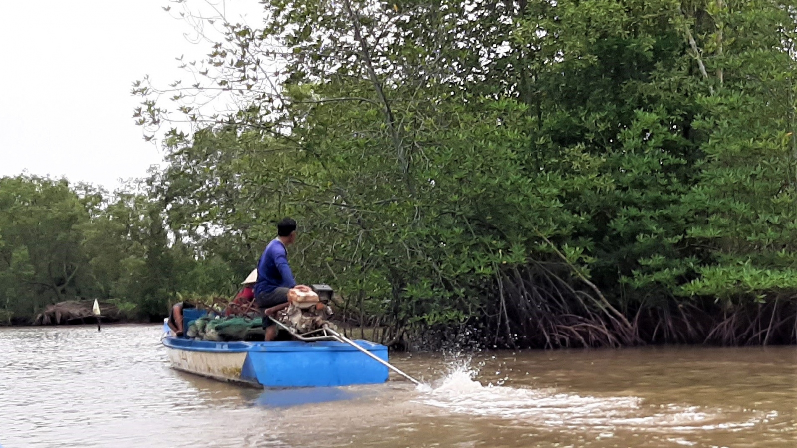 Phát hiện thi thể hai mẹ con dưới kênh nước ở Cà Mau