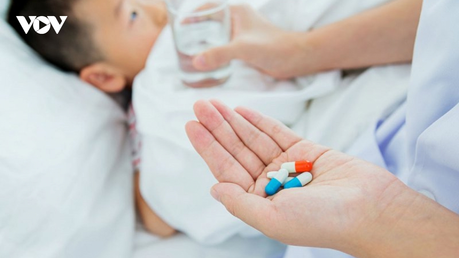 Cho trẻ dùng thuốc kháng sinh đúng cách
