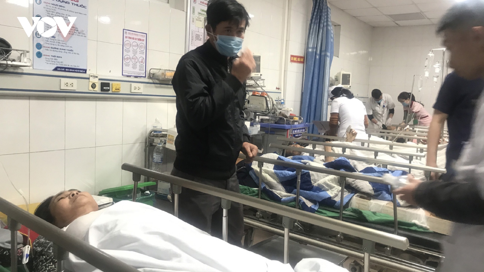 Nghệ An: Thang tời rơi từ tầng 3, hơn chục người nhập viện cấp cứu