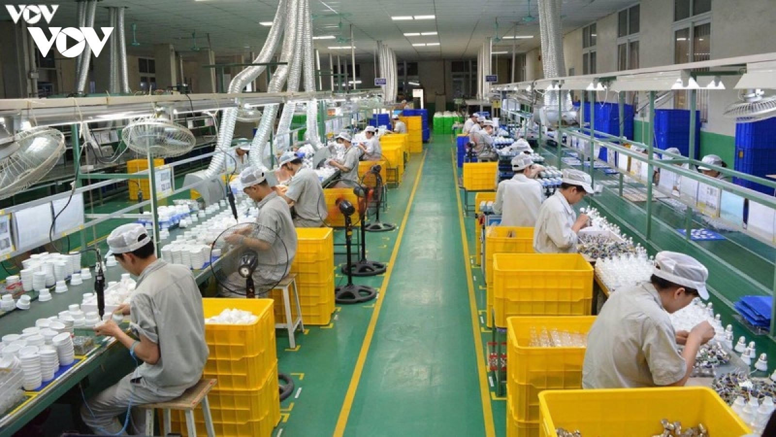 Người lao động và doanh nghiệp được hưởng lợi gì từ Luật Lao động mới?