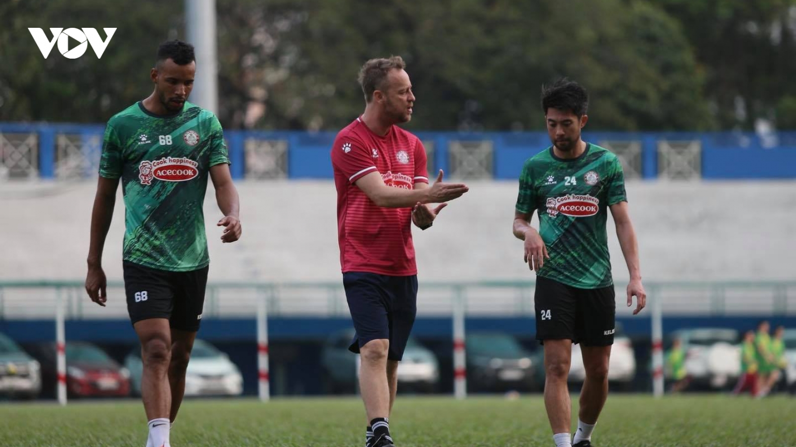 Muốn Lee Nguyễn nhanh hòa nhập, CLB TPHCM đá giao hữu khi trận đấu ở V-League tạm hoãn