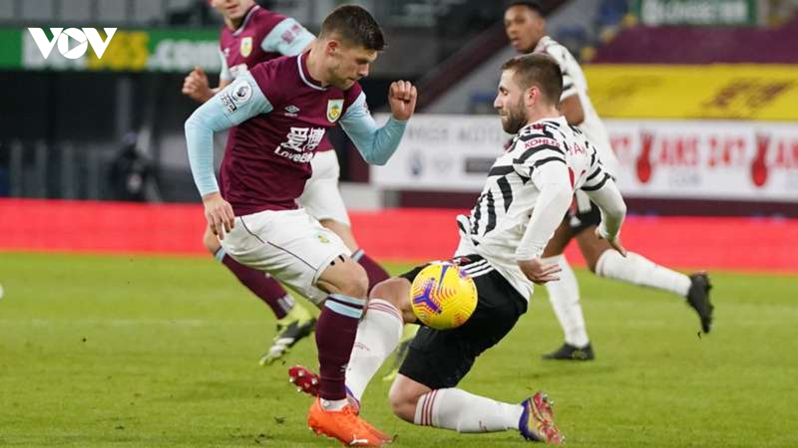 Cựu sao Liverpool bức xúc vì Luke Shaw thoát thẻ đỏ trong trận Burnley 0-1 MU