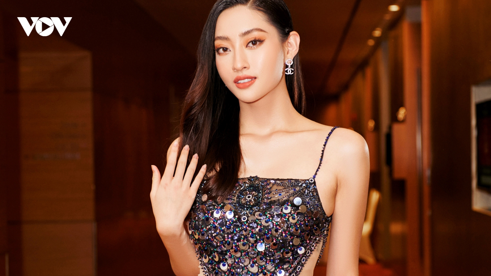 Lương Thùy Linh làm MC hội ngộ Hoa hậu Đỗ Hà, Á hậu Ngọc Thảo trong sự kiện cuối năm
