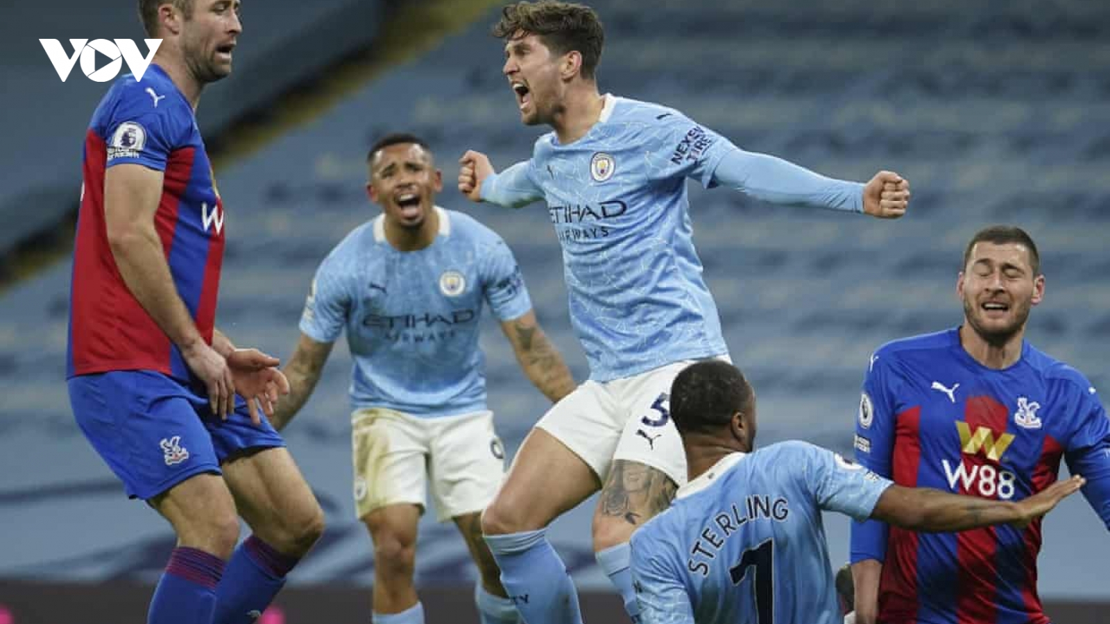 Đè bẹp Crystal Palace, Man City đe dọa ngôi đầu Premier League của MU